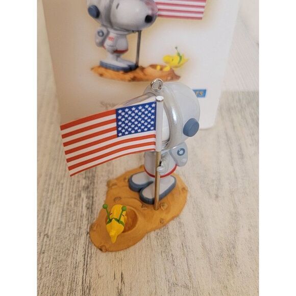 Hallmark's Spaceman Snoopy 2007 ornament Xmas Woodstock - Picture 5 of 6